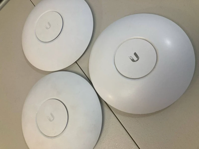 Share Ubiquiti UniFi UAP-AC-PRO 3-Pack Tested Working WiFi 5 Access Points Lot